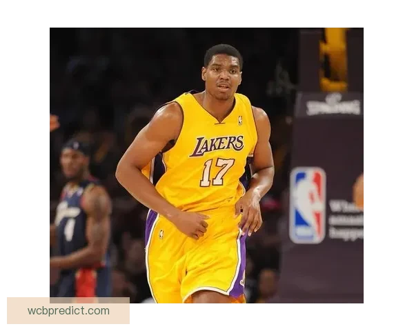 好久不见38岁拜纳姆现身洛杉矶骑行昔日湖人双冠功臣再引球迷回忆